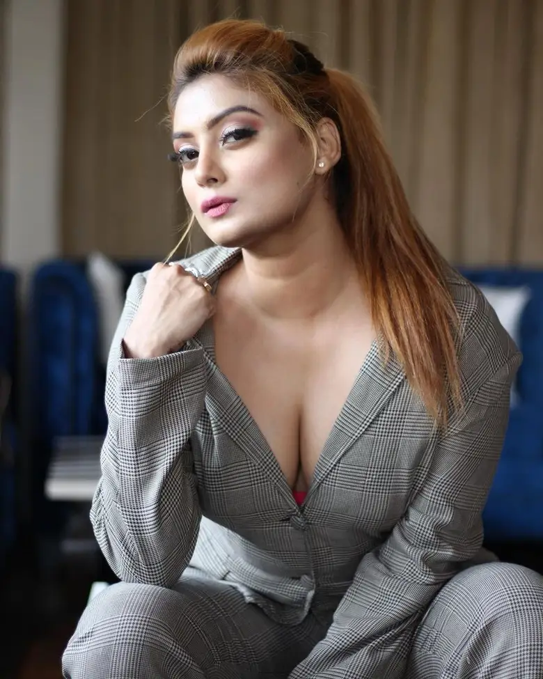 komal escort girl in Gurugram